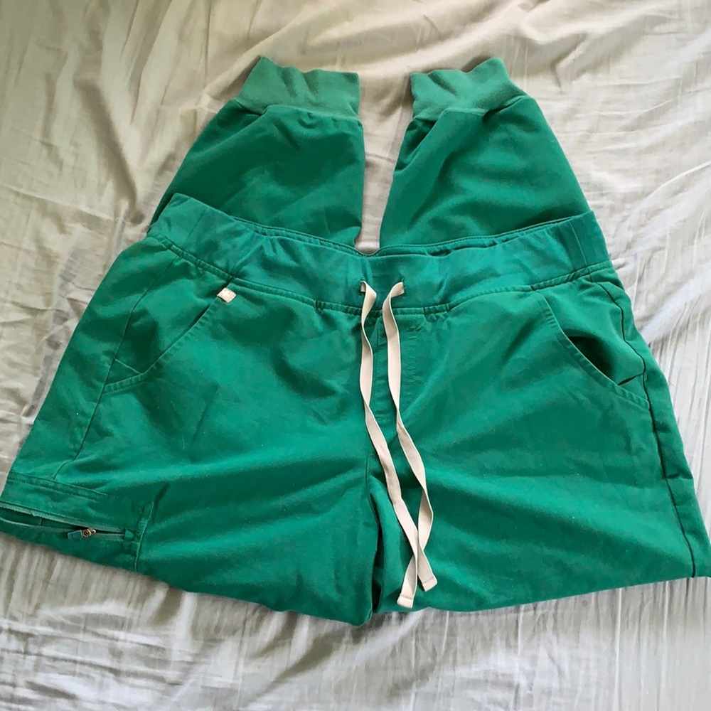 Large petite hunter green figs Zamora joggers